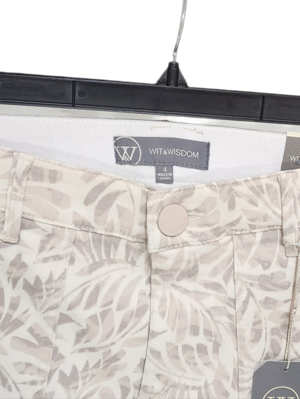 Wit & Wisdom Leaf Print Pacth Pockets 4.5" Twill Shorts High Rise Ab Solution 4 - Picture 3 of 9